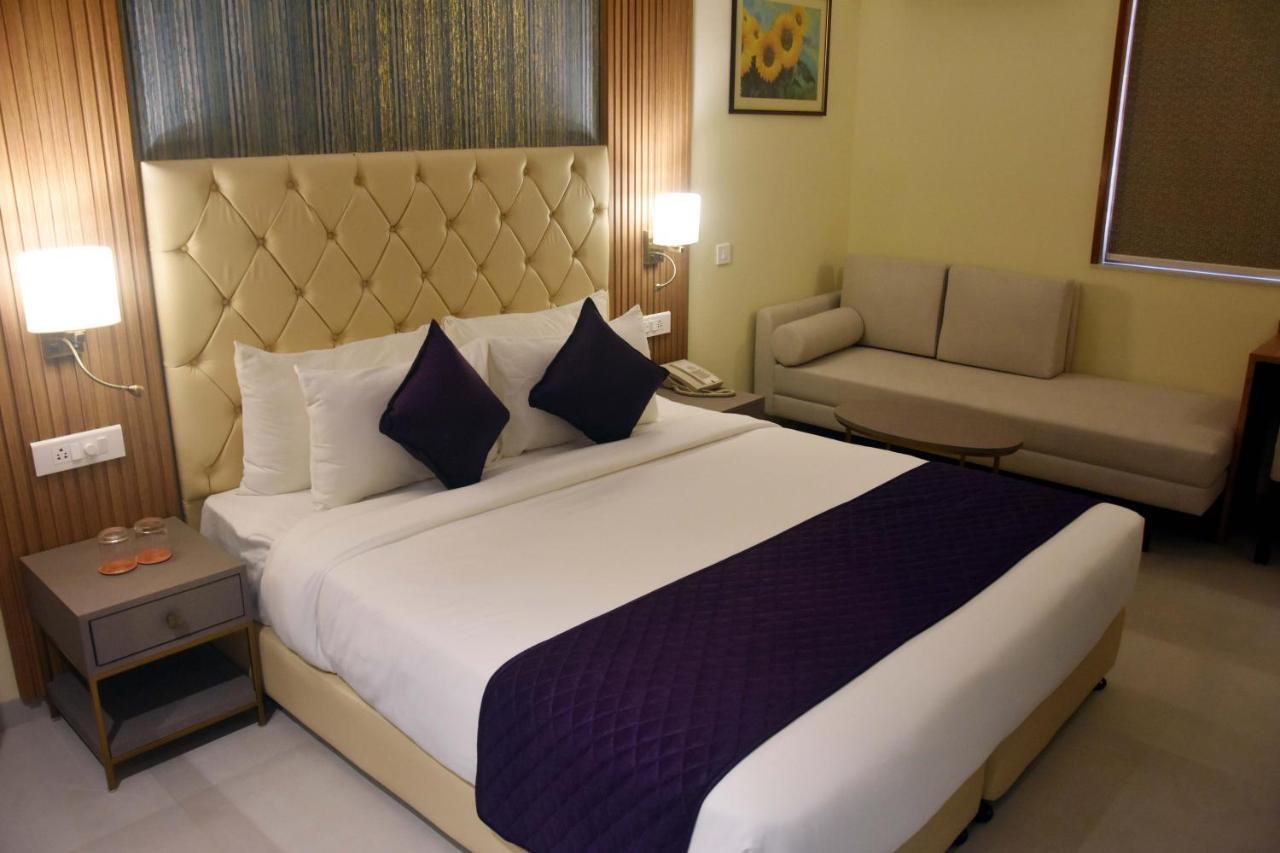 Abbott Hotel Νάβι Μουμπάι Εξωτερικό φωτογραφία